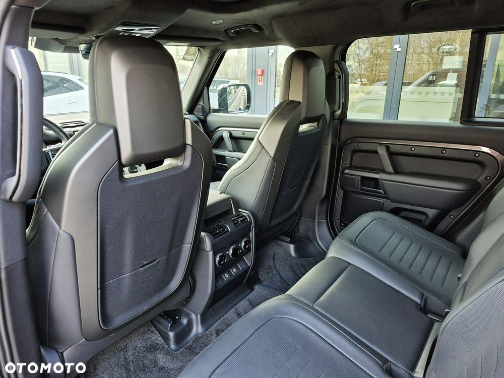 Land Rover Defender - 17
