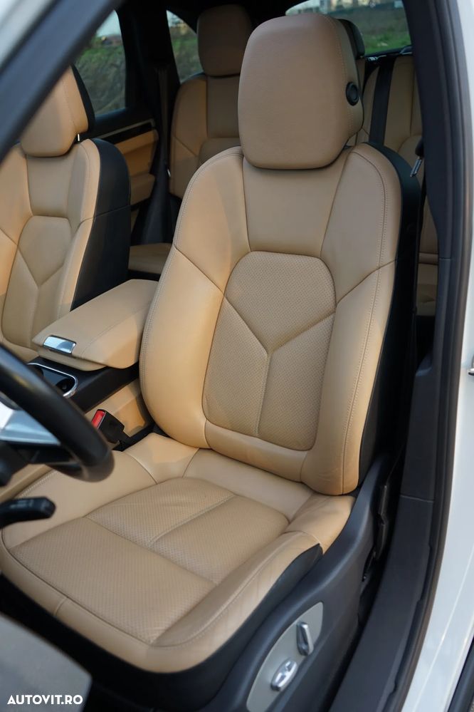Porsche Cayenne - 16