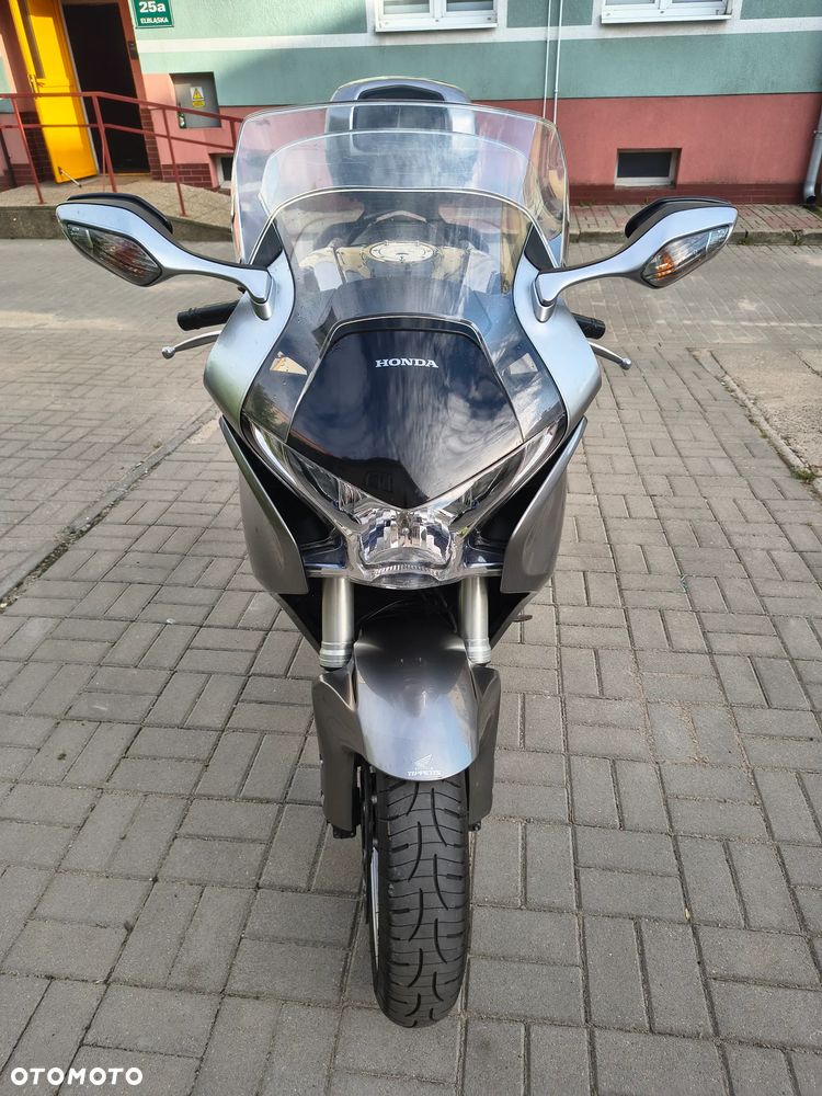 Honda VFR - 13