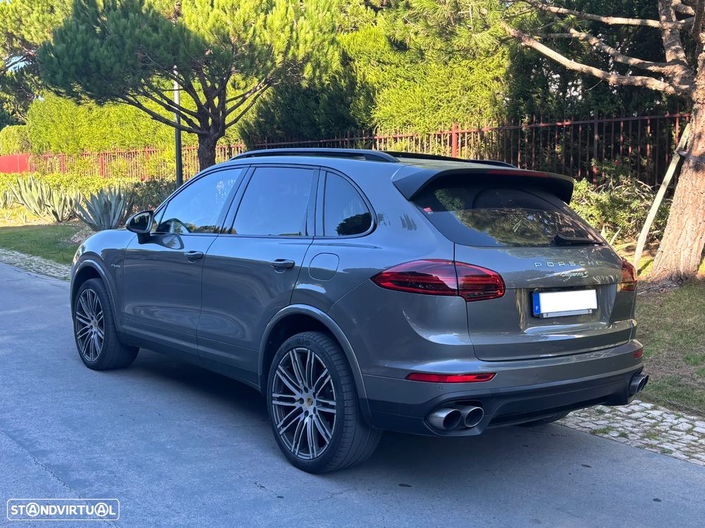 Porsche Cayenne S E-Hybrid - 3