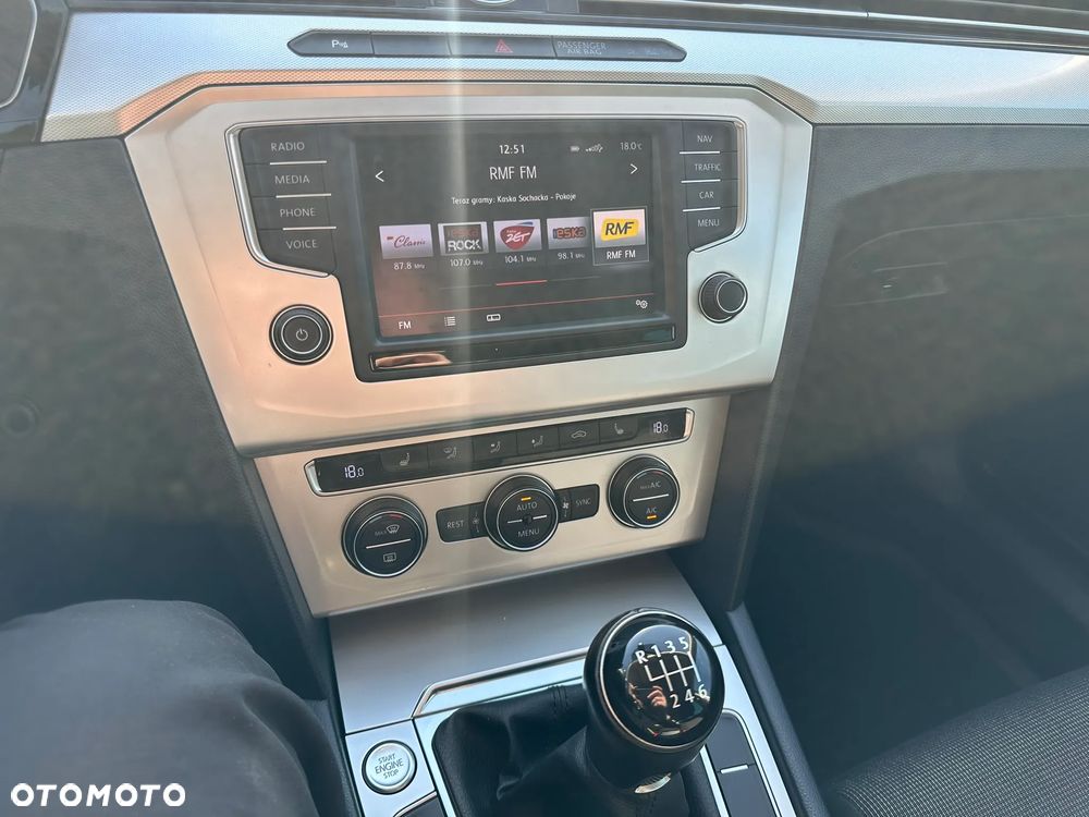 Volkswagen Passat - 16