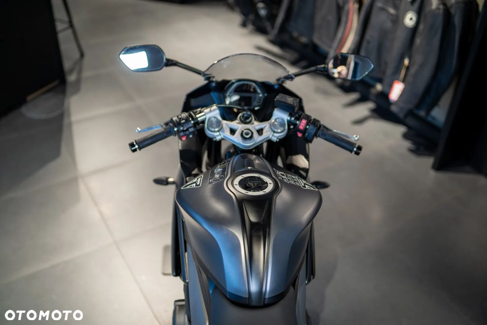 Triumph Daytona - 7