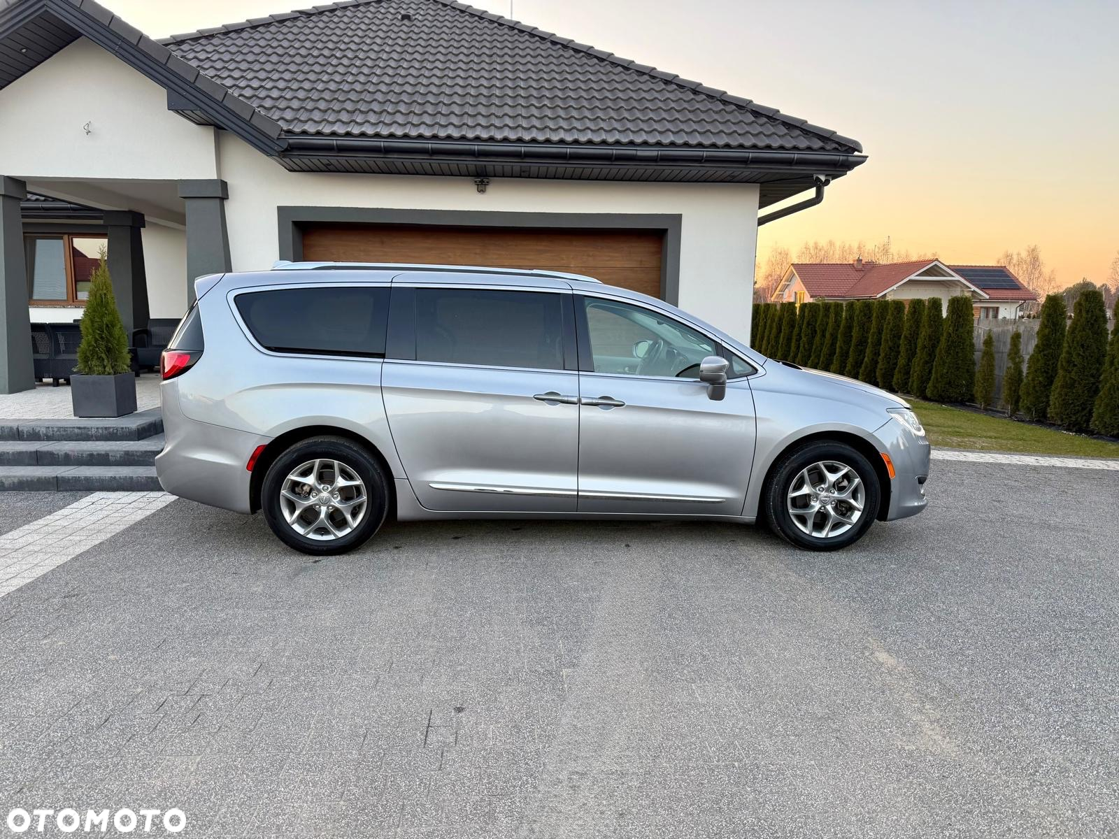 Chrysler Pacifica - 7