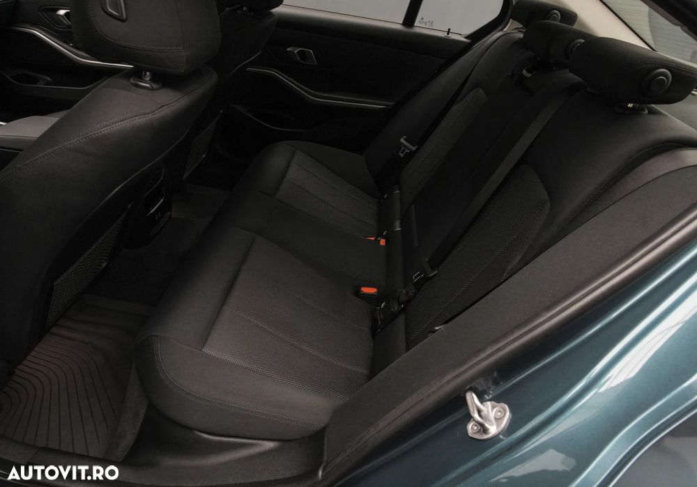 BMW Seria 3 320i AT - 15