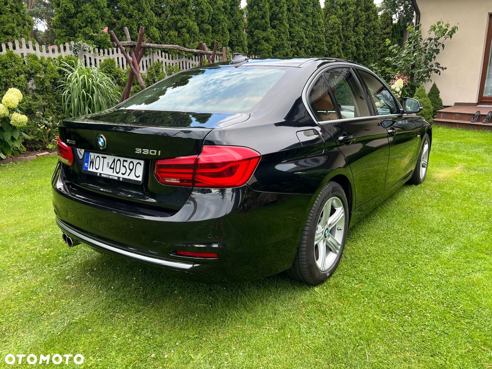 BMW Seria 3 330i xDrive Luxury Line - 4