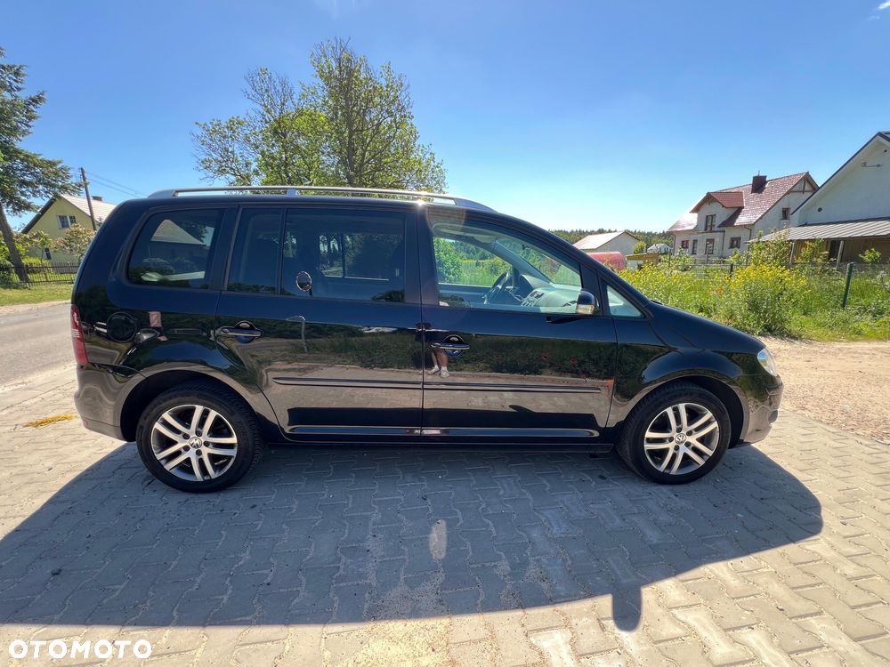 Volkswagen Touran - 4