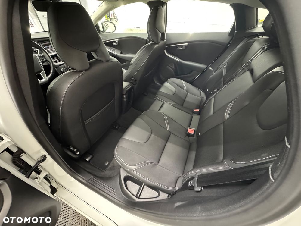 Volvo V40 T2 Geartronic Momentum - 19