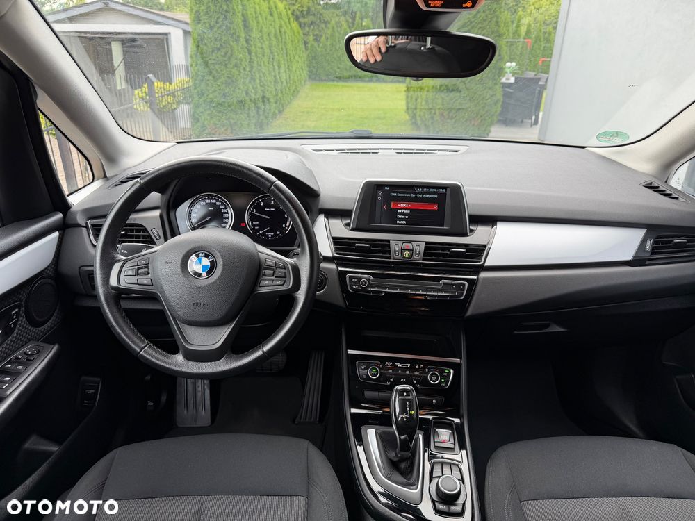 BMW Seria 2 218d - 8