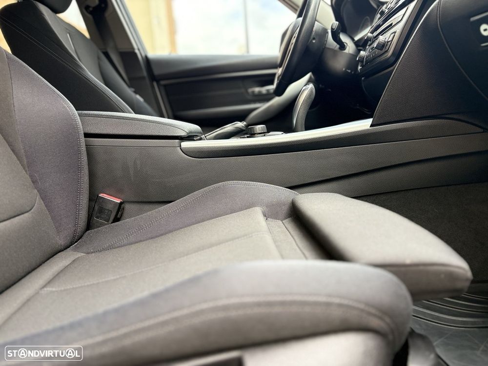 BMW 318 d Auto Line Sport - 15