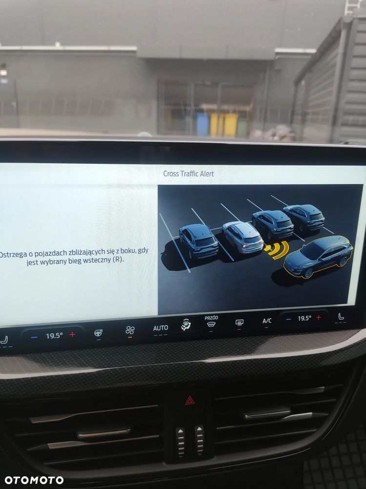 Ford Focus 1.0 EcoBoost Hybrid ST-LINE X - 32