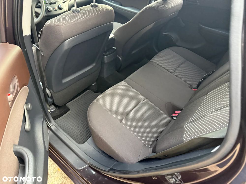 Hyundai i30 1.6 Comfort - 12