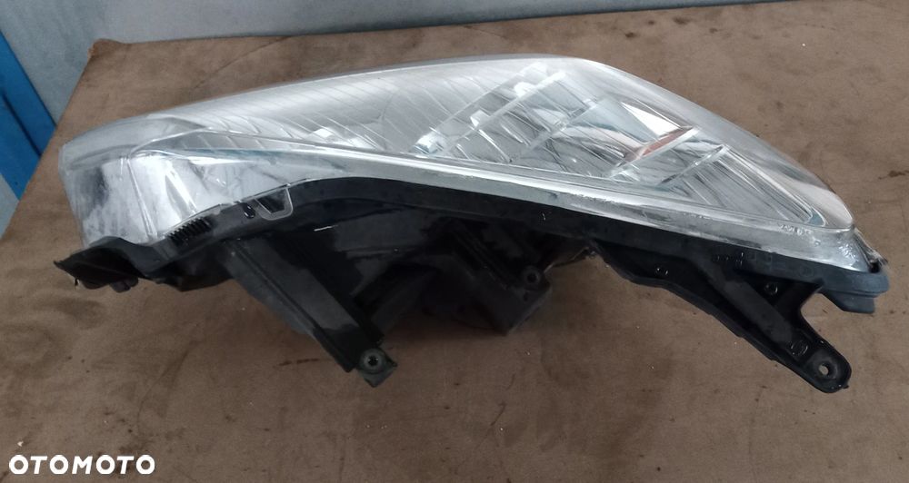 Lampa prawa przód Opel Astra H lift 08r. - 3