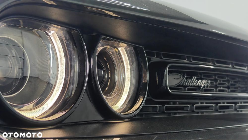 Dodge Challenger - 16