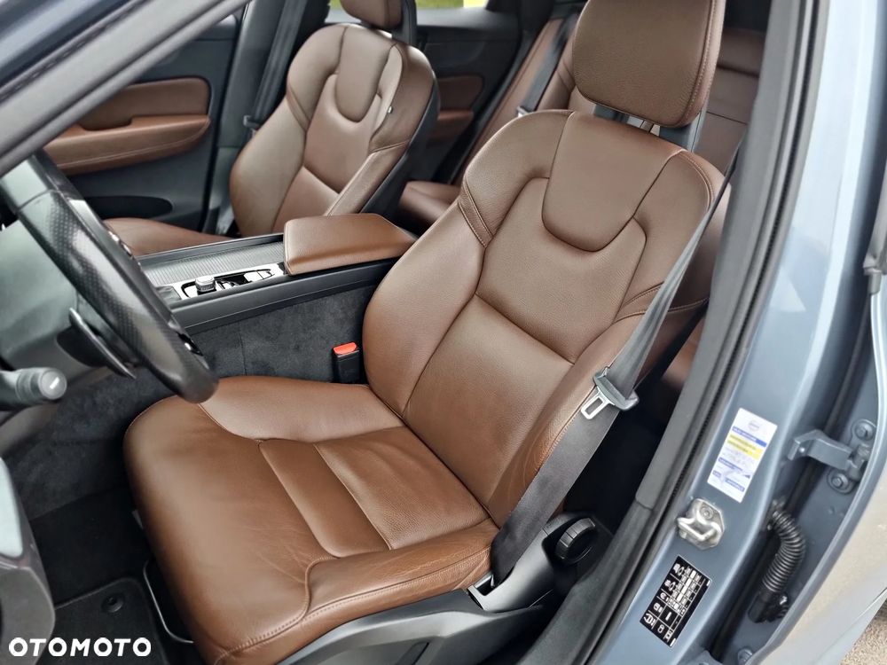 Volvo XC 60 D4 Momentum Pro - 25