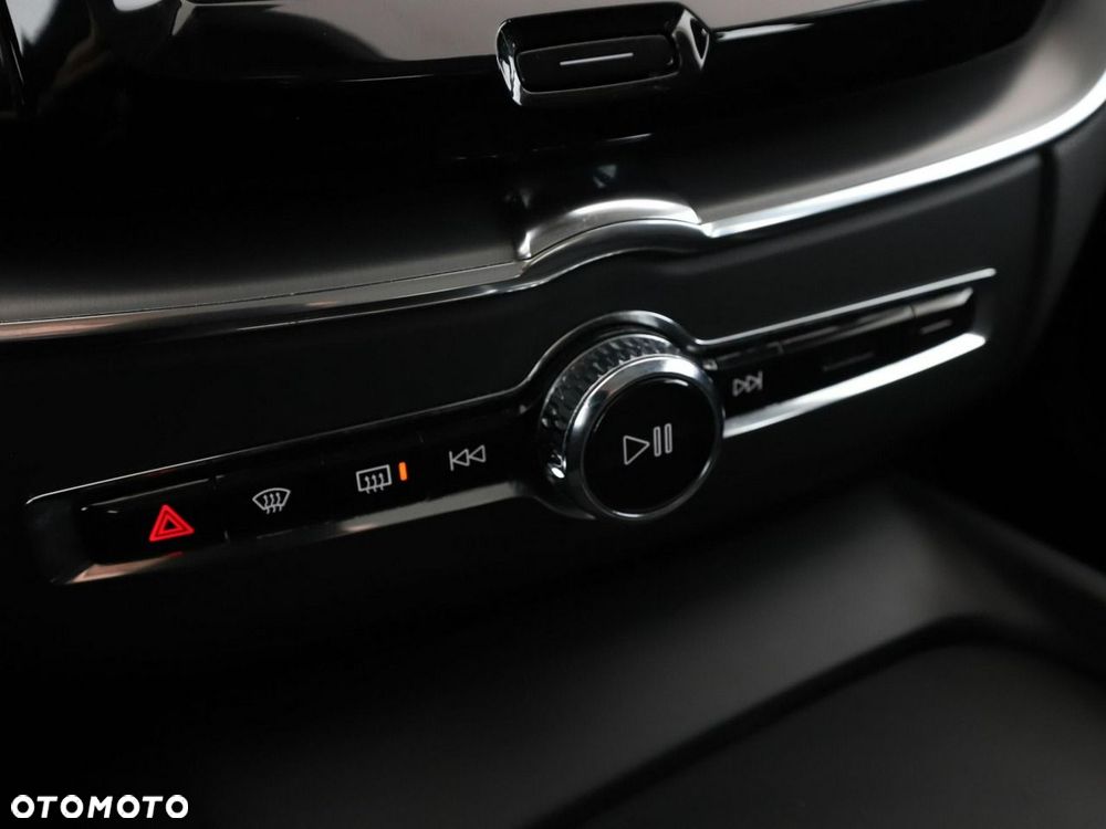 Volvo XC 60 B4 D Geartronic Momentum Pro - 28