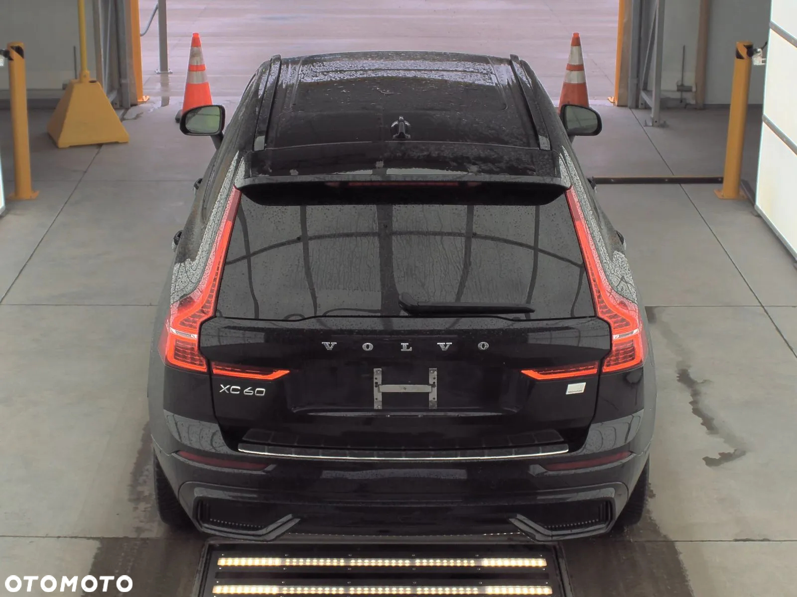 Volvo XC 60 T8 AWD Plug-In Hybrid R-Design - 5