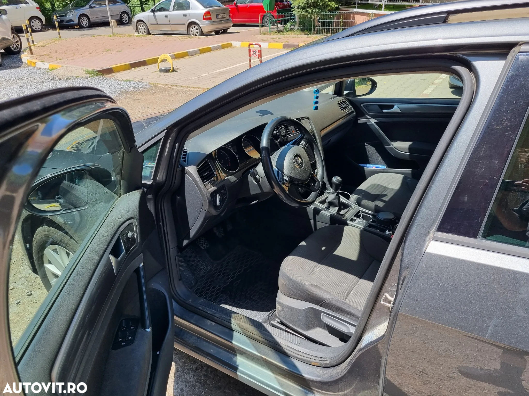 Volkswagen Golf 1.6 TDI Comfortline - 9