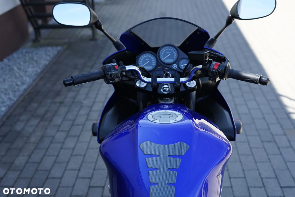 Yamaha FZS - 17