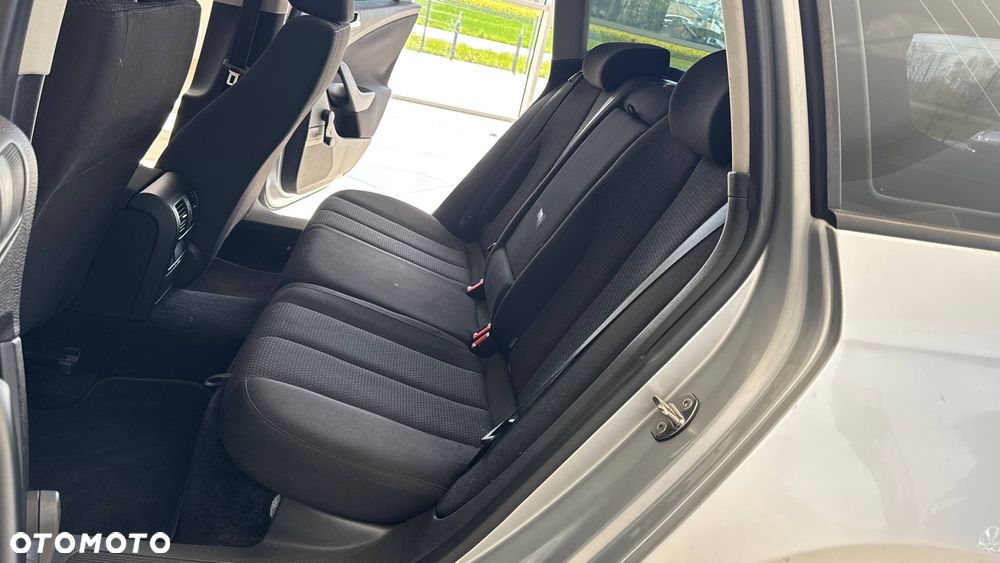 Volkswagen Passat - 30