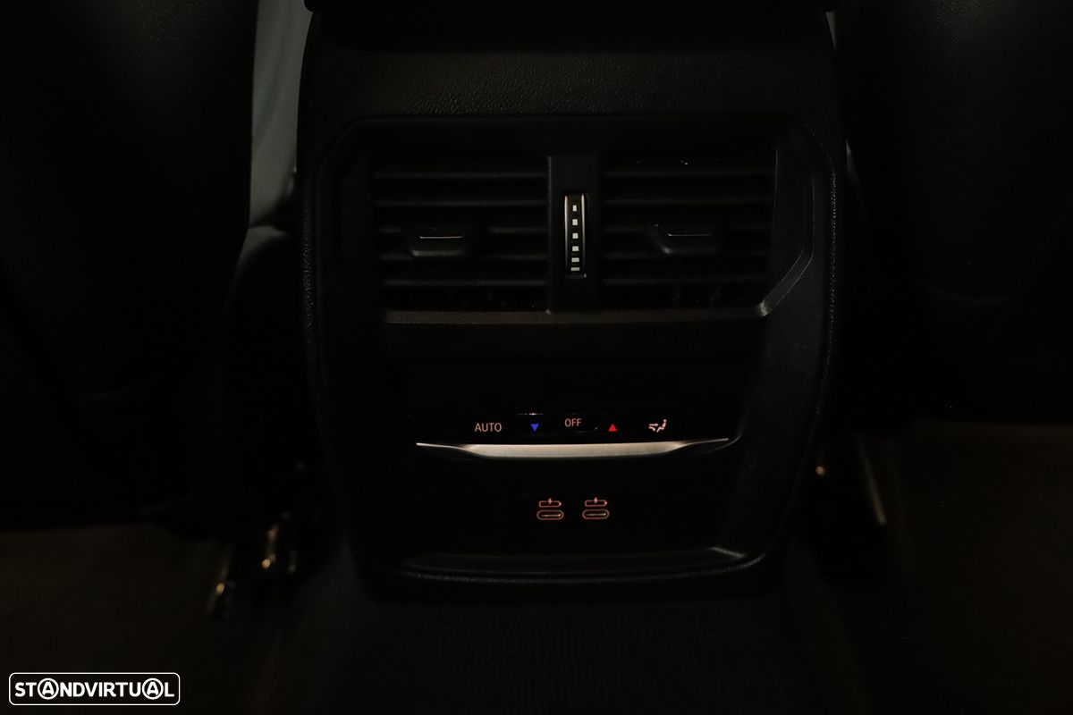 BMW 320 d Touring Pack Desportivo M Auto - 22