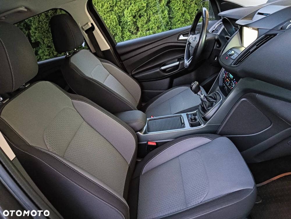Ford Kuga - 17