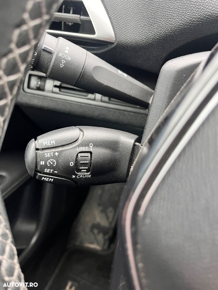 Peugeot 3008 1.2 PureTech 130 BVM6 Allure Pack - 12
