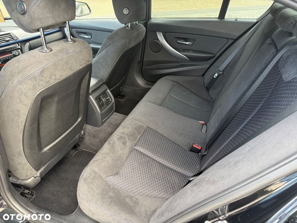 BMW Seria 3 320i - 9