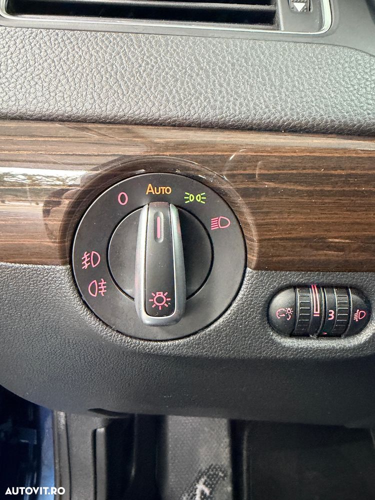 Volkswagen Jetta 2.0 TDI DSG Comfortline - 19