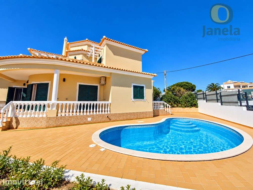 Maravilhosa Moradia com piscina, garagem e amplo terreno - Grande imagem: 2/26
