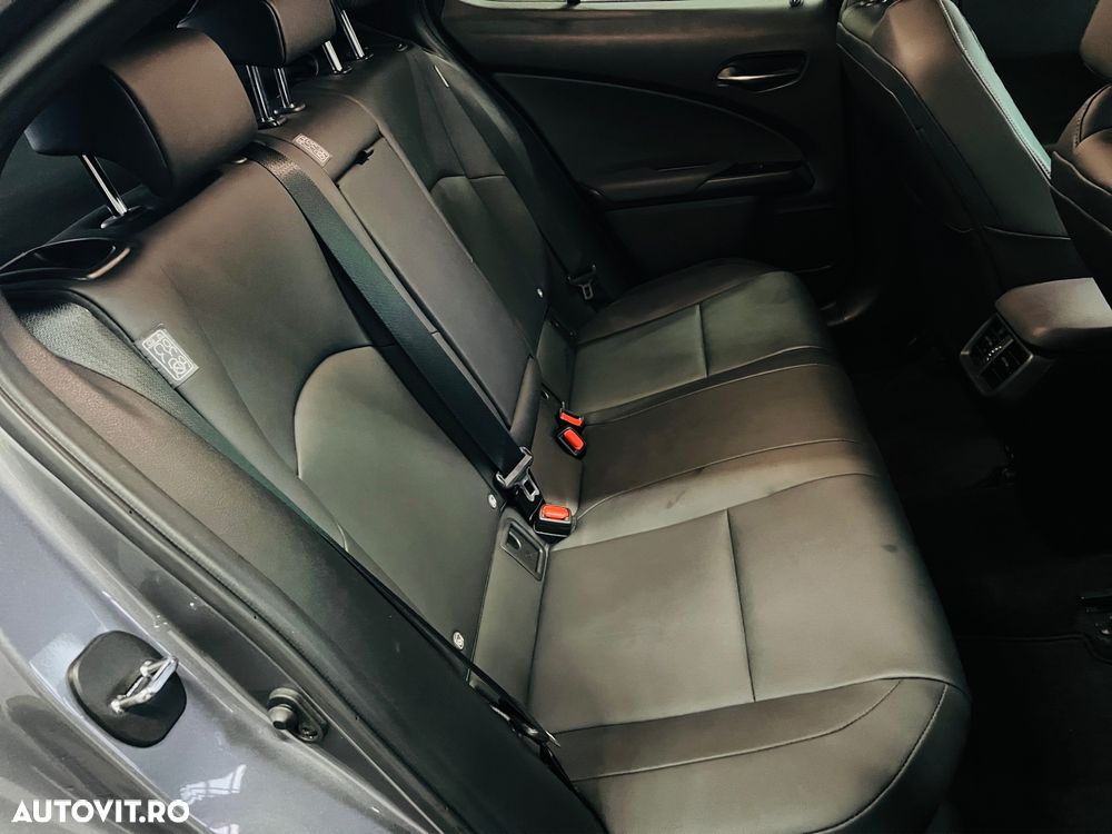 Lexus UX 250h FWD Executive - 16