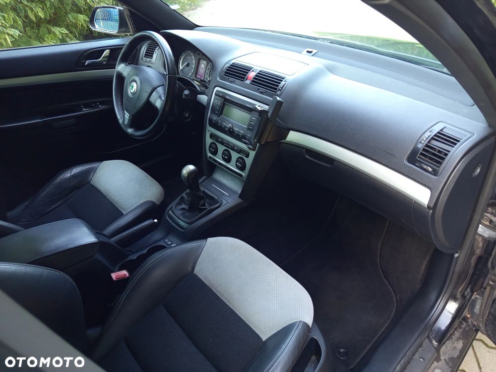 Skoda Octavia 2.0 TDI RS - 11
