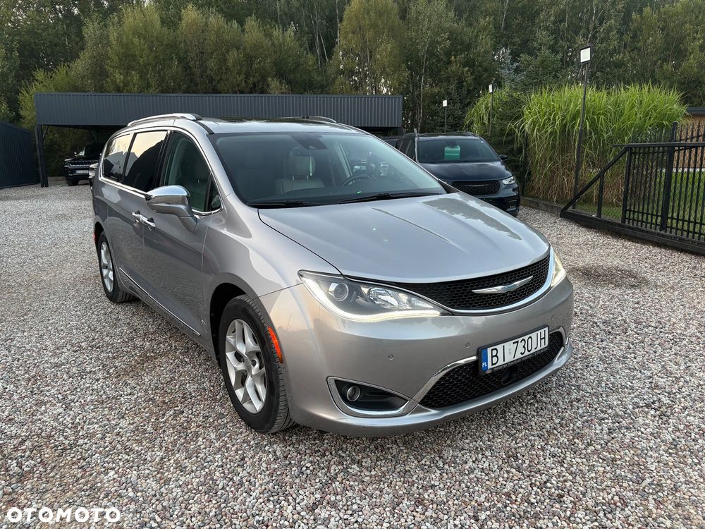 Chrysler Pacifica - 1