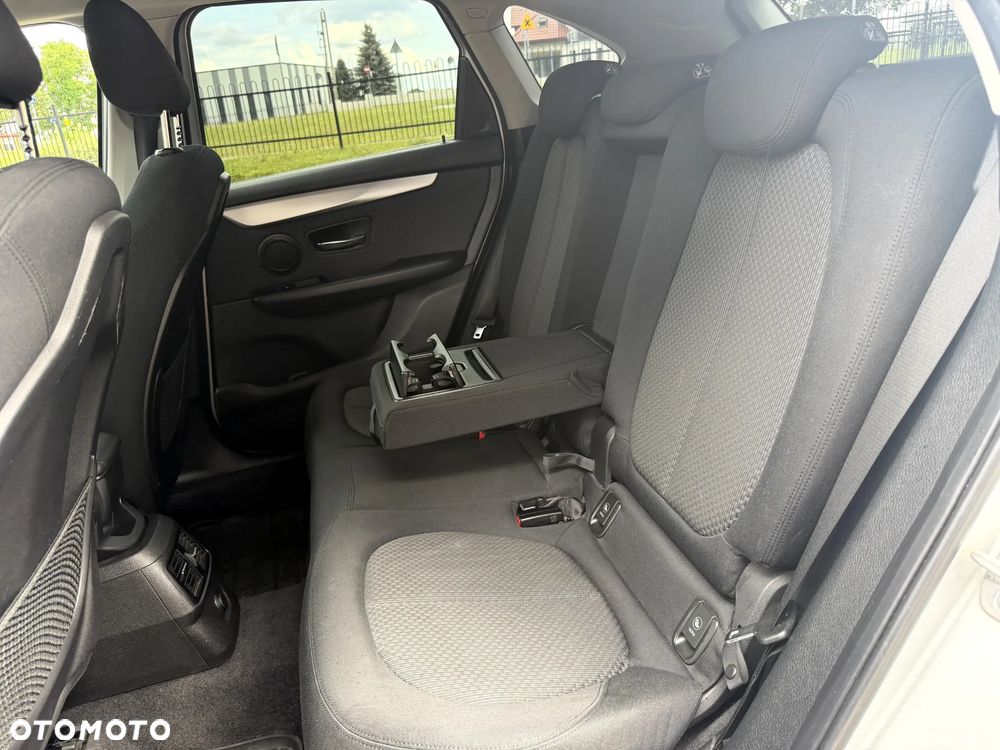 BMW Seria 2 218d - 16