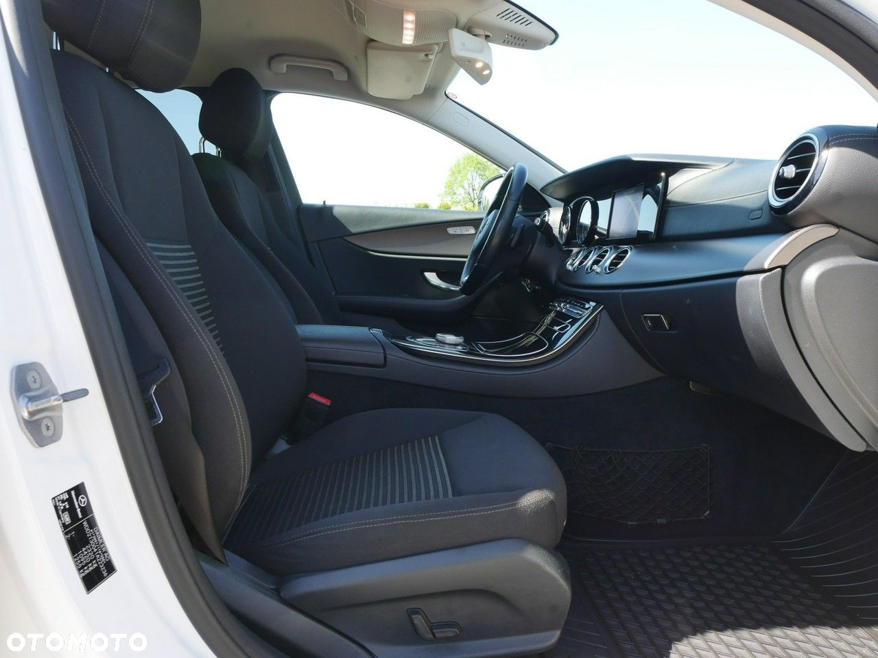 Mercedes-Benz Klasa E 220 d 9G-TRONIC - 26