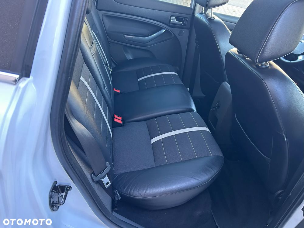 Ford Kuga 2.0 TDCi 4x4 Titanium - 23