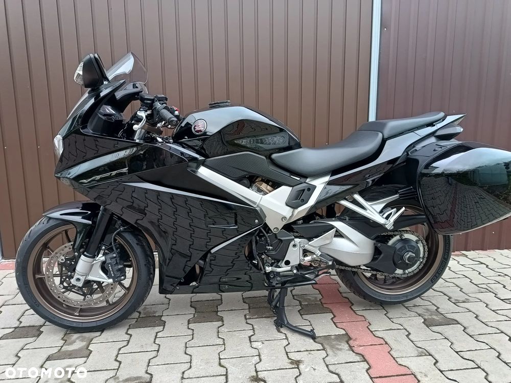 Honda VFR - 22