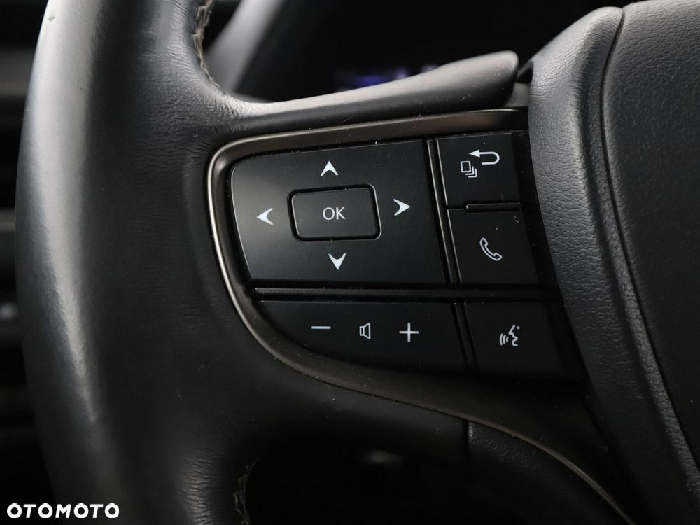 Lexus UX 250h - 30