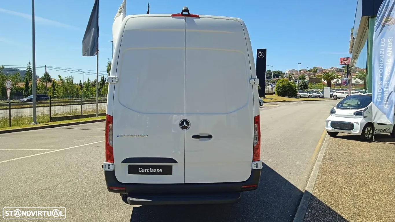 Mercedes-Benz E Sprinter 420/43 Furgão - 8