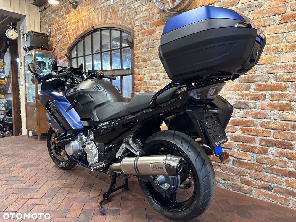Yamaha FJR - 6