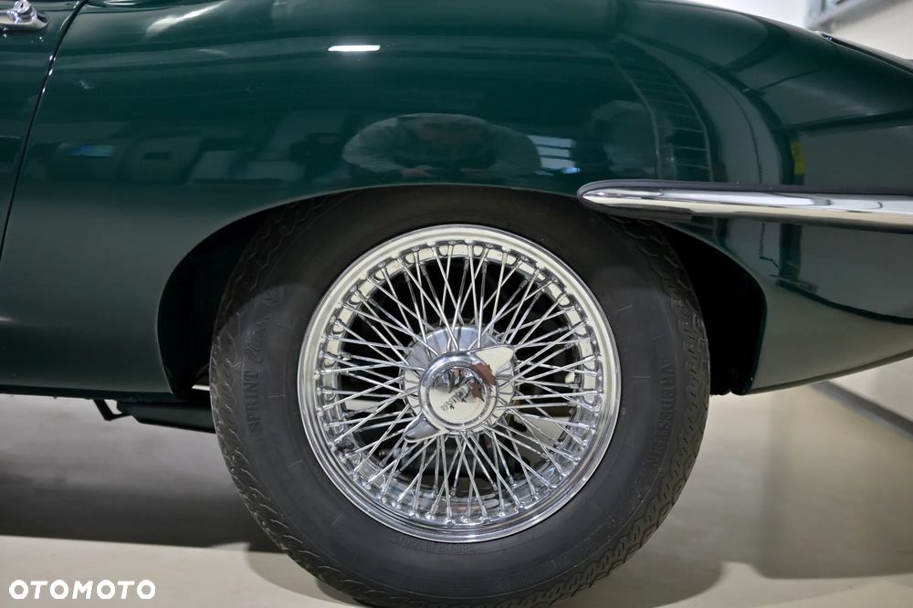 Jaguar E-Type - 7