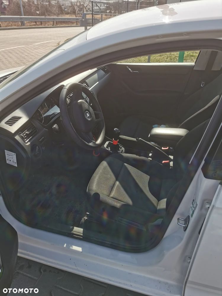 Skoda RAPID 1.2 TSI Active - 3