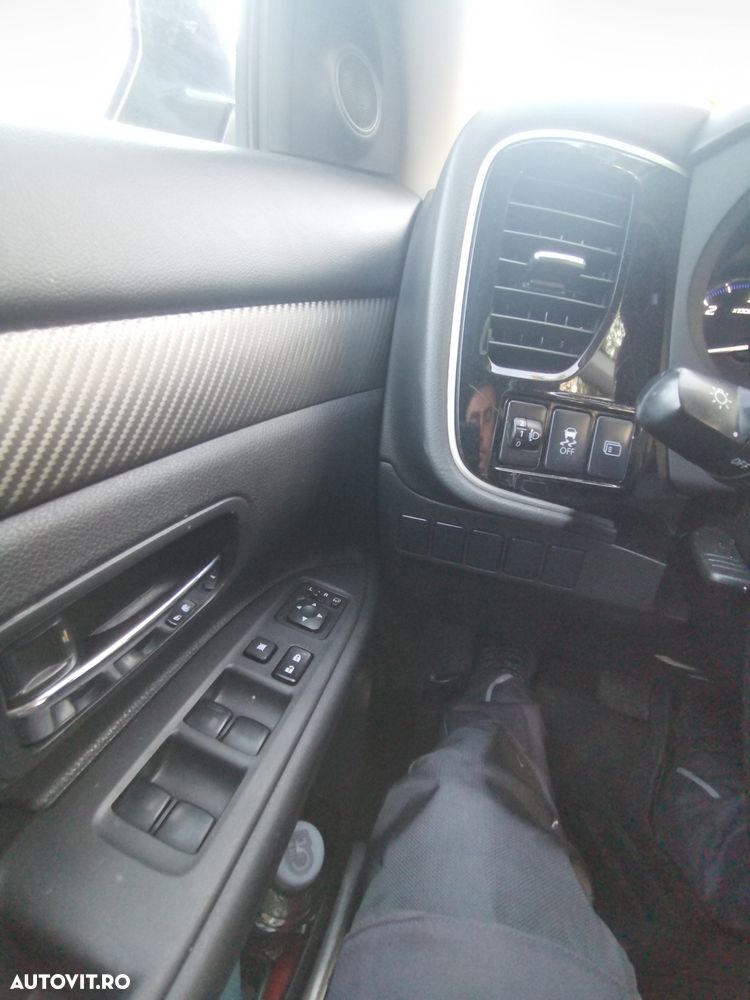 Mitsubishi Outlander 2.2 DI-D 4WD Automatik Edition+ - 12