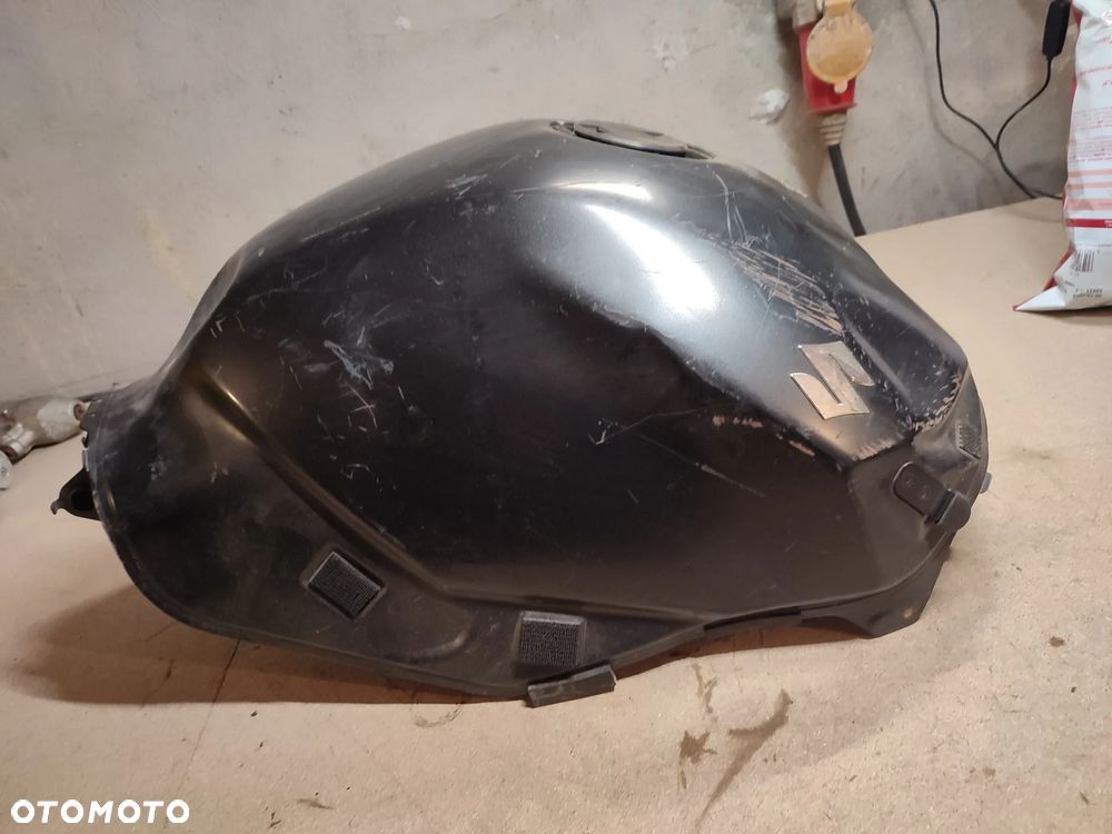Bak, zbiornik paliwa Suzuki GSR 600 - 1
