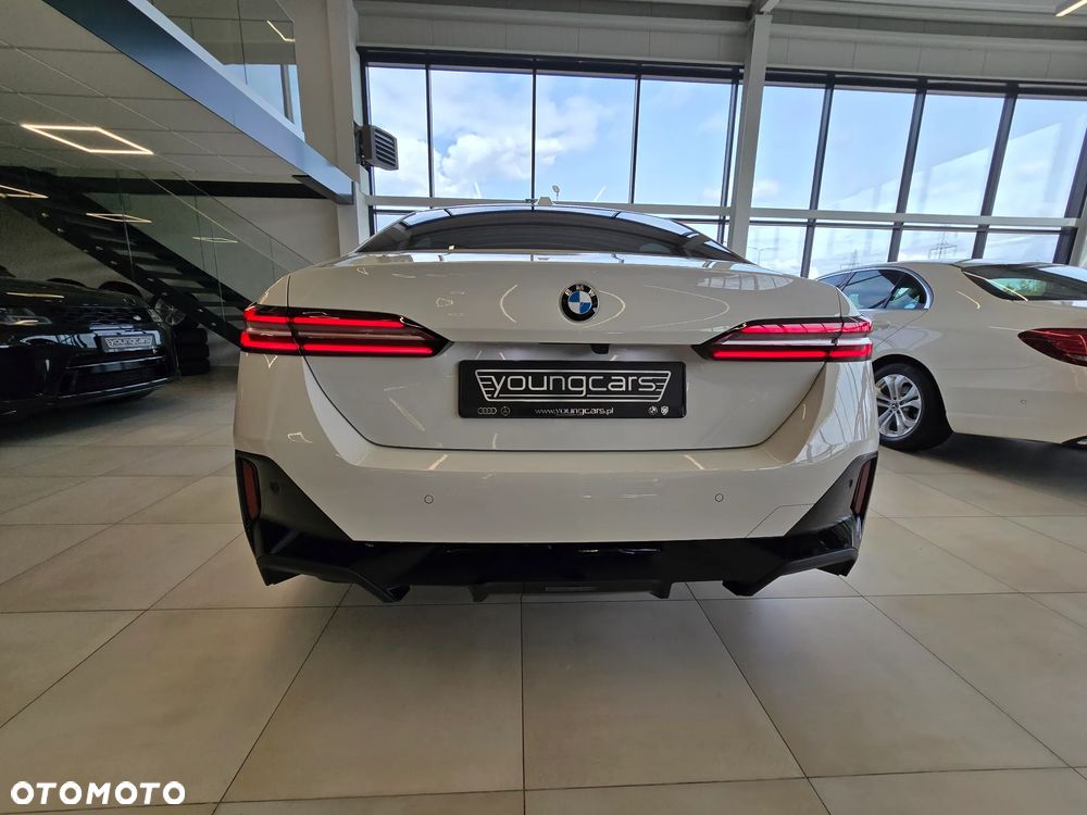 BMW Seria 5 520i mHEV M Sport - 8