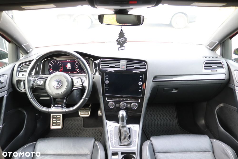 Volkswagen Golf - 25