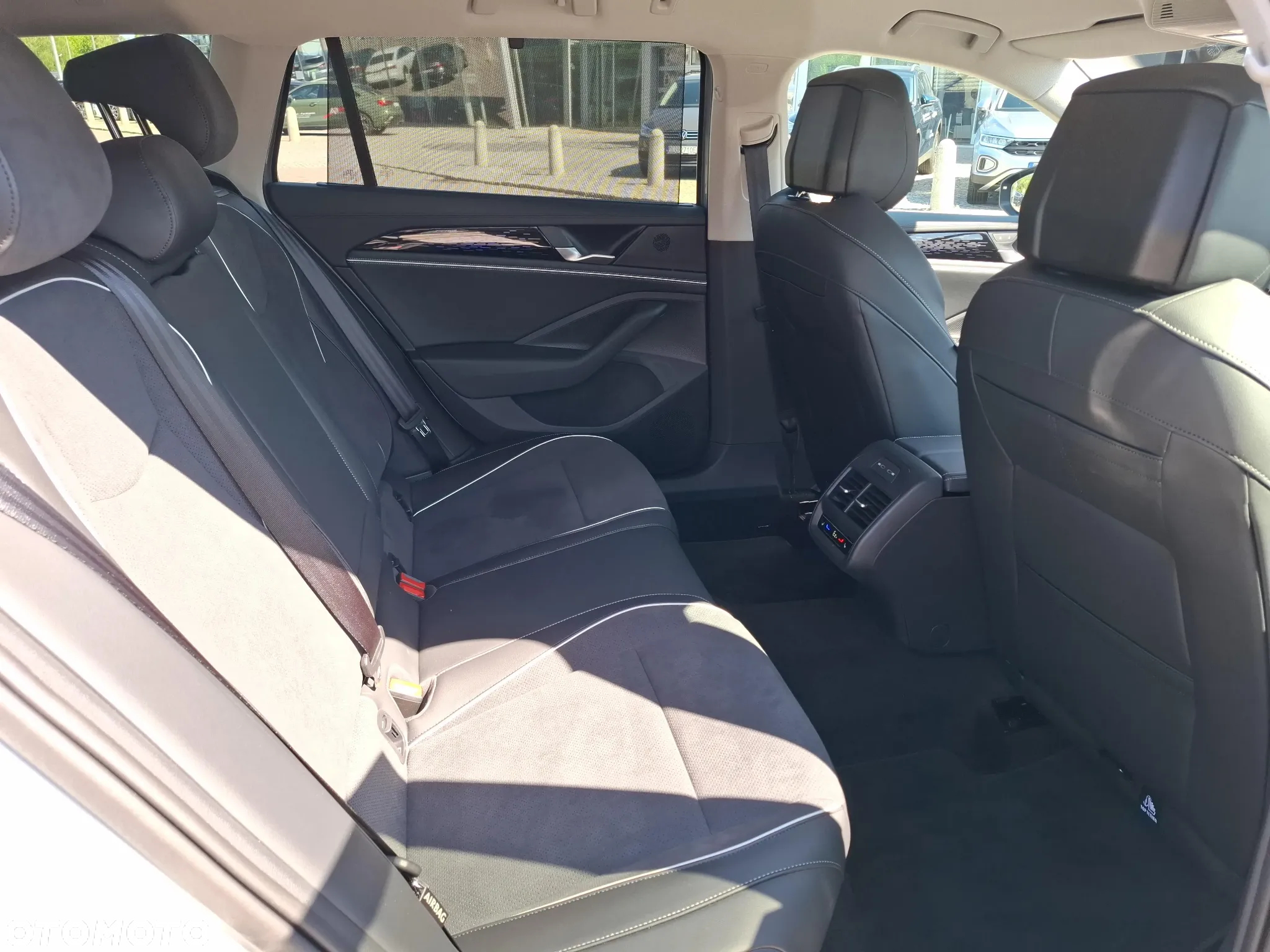 Volkswagen Passat 1.5 TSI eHybrid PHEV Business Plus DSG - 12