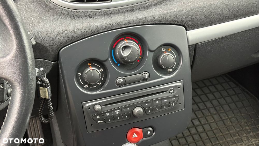 Renault Clio 1.2 16V 75 Expression - 15