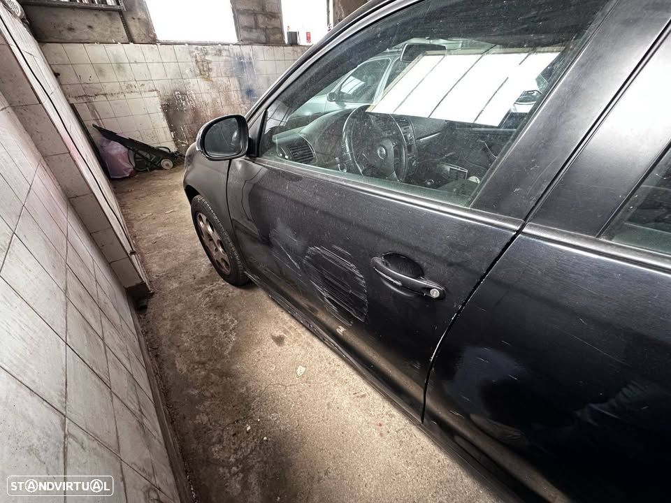 VW Jetta 1.9 TDi Confortline - 3