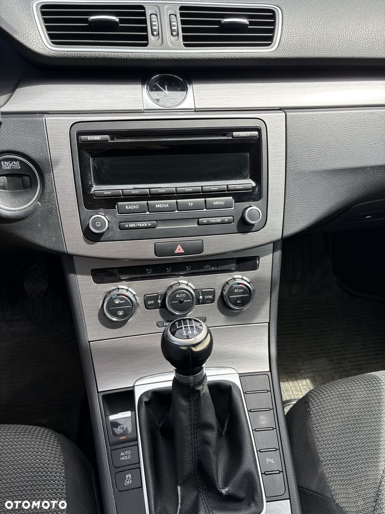 Volkswagen Passat - 8