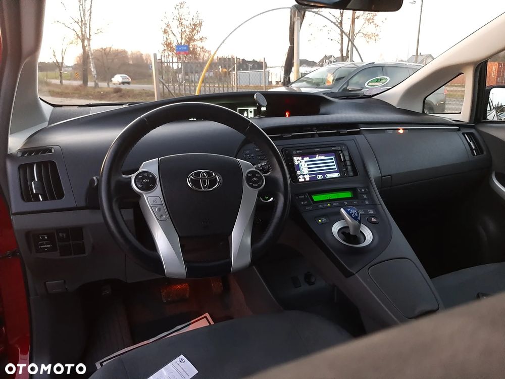 Toyota Prius (Hybrid) Executive - 18